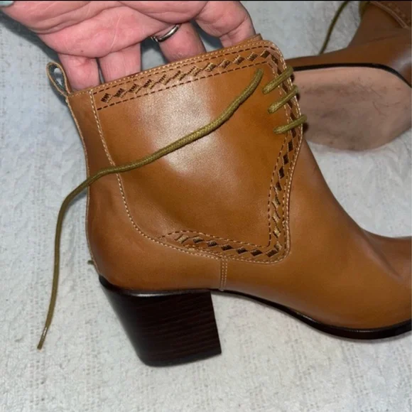 Bettye Muller Frontier Leather Lace Up Block Heel Ankle Boots • Anthropologie • - Picture 3 of 14